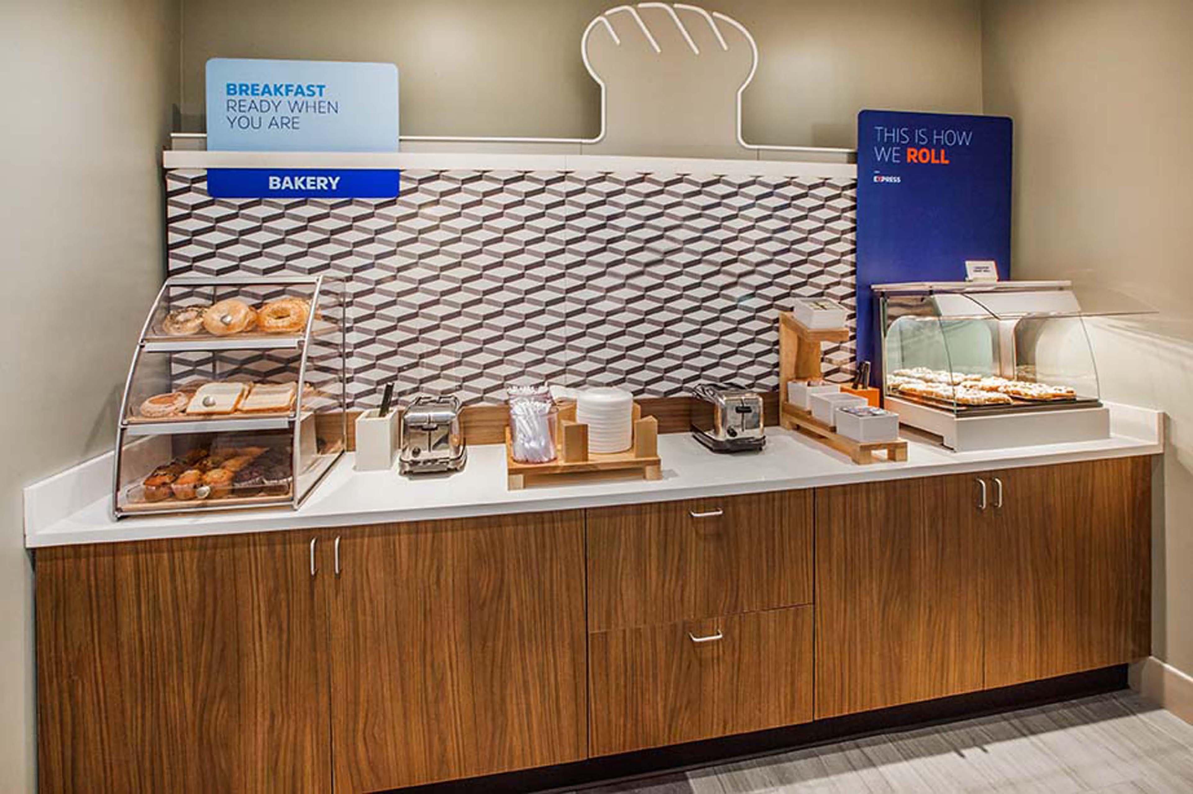 Hotel Express & - Nashville Area By Ihg